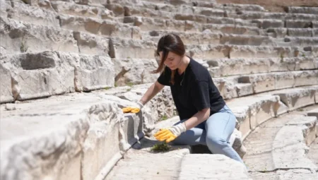 Konuralp Antik Tiyatrosu gün yüzüne çıkıyor: Kazılarda sona doğru